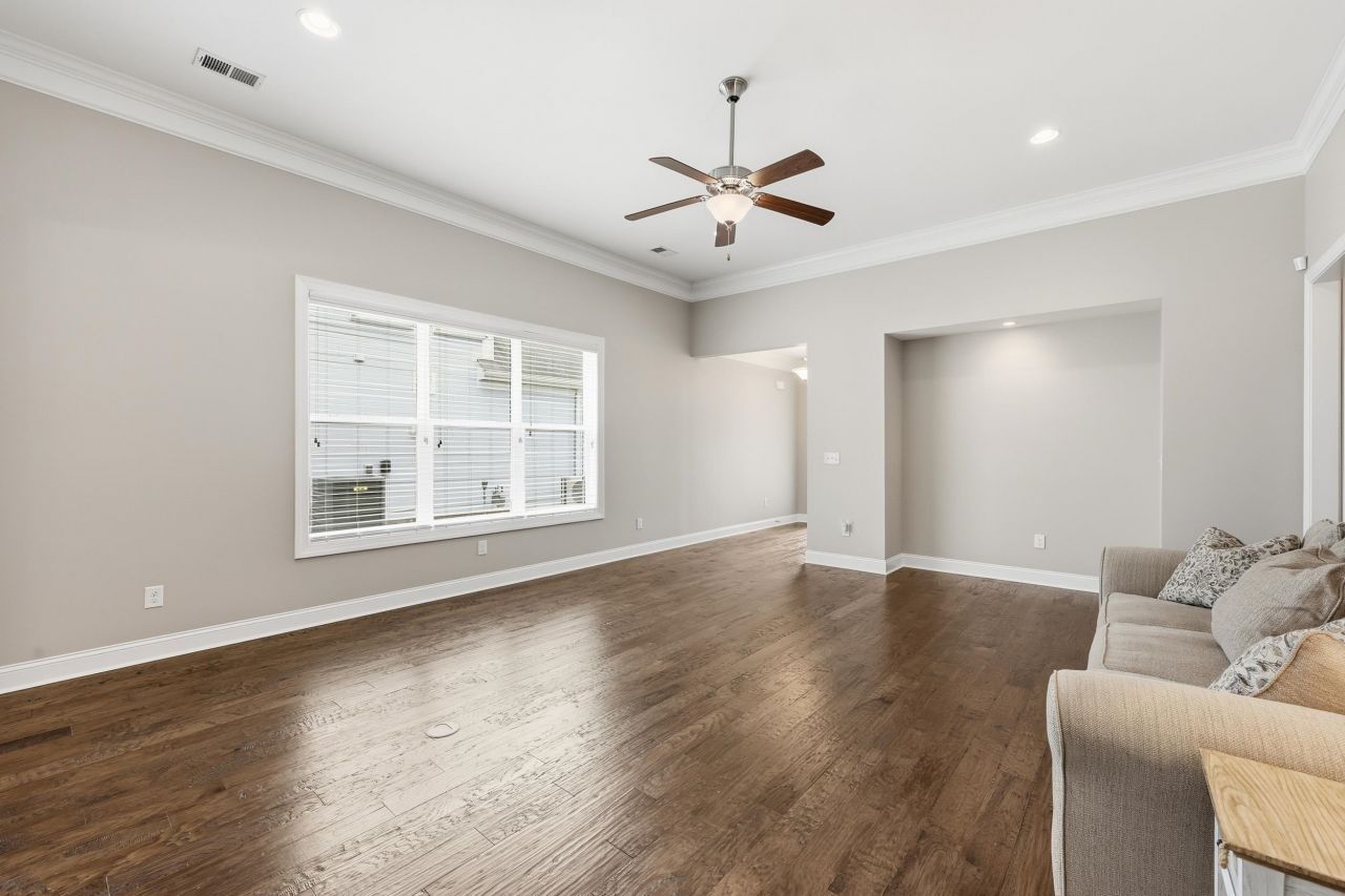 2017 Suncrest Dr. Photo 7