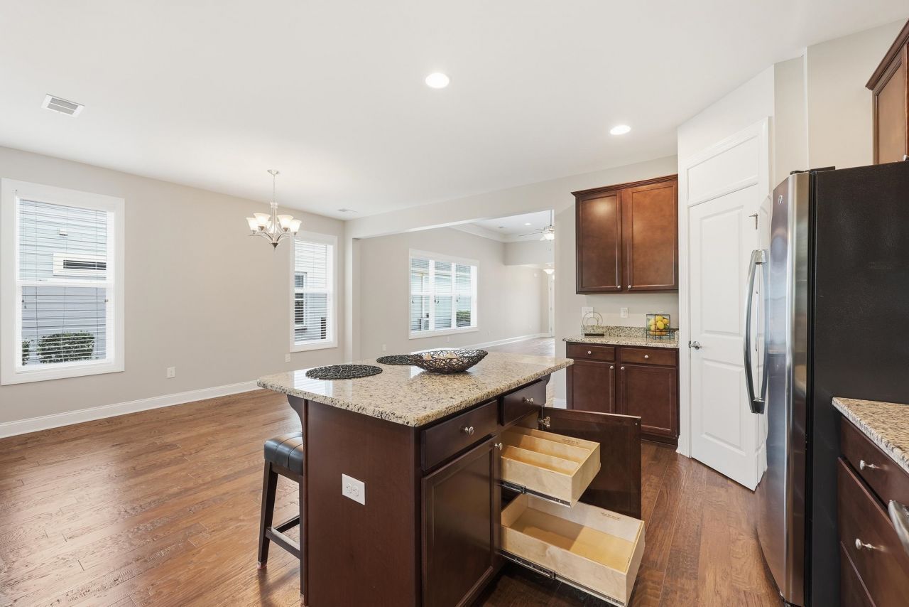 2017 Suncrest Dr. Photo 9