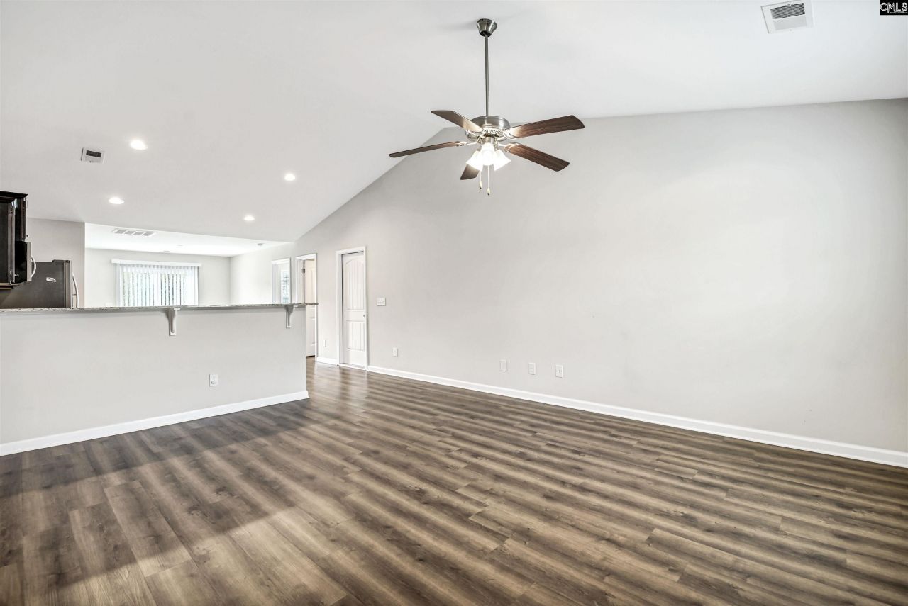 420 Pitchling Drive  Photo 8