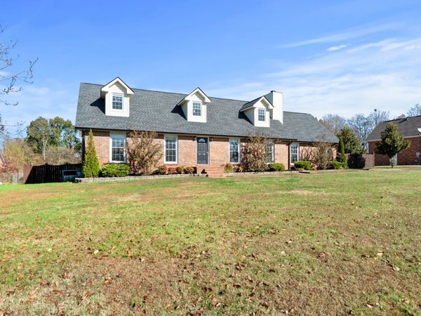 102 Pennsylvania Ave , White House, TN 37188