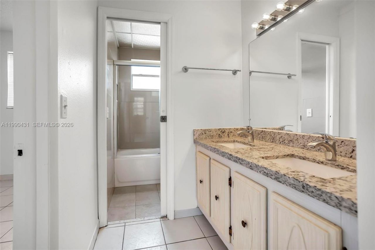 1975 NE 135th St , Unit 3F, North Miami, FL 33181 Photo