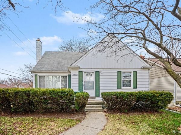 24274 Shakespeare Avenue, Eastpointe, MI 48021