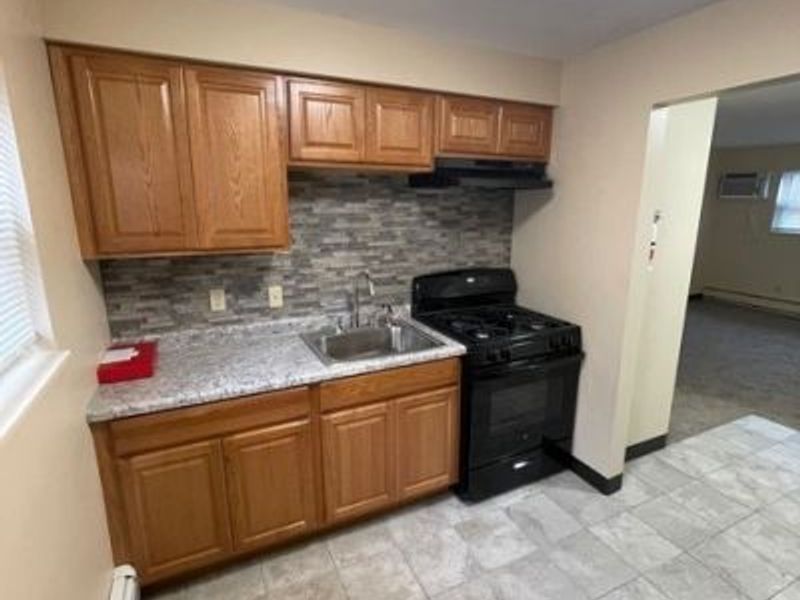 170 Kendall Avenue, Unit D, Campbell, OH 44405 Photo 6