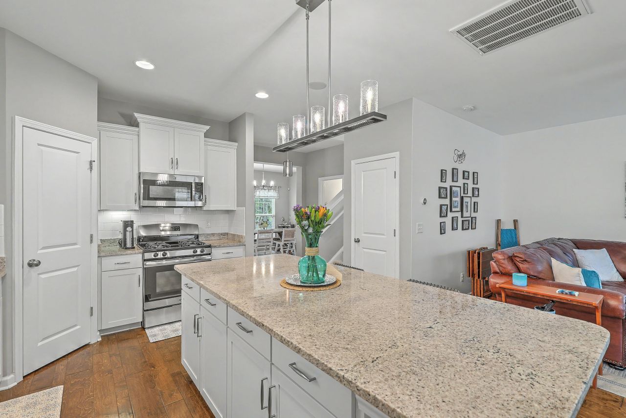 2418 Lilytree Drive Photo 10