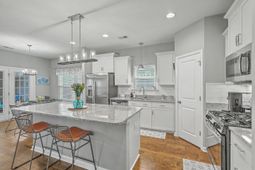 2418 Lilytree Drive photo 4