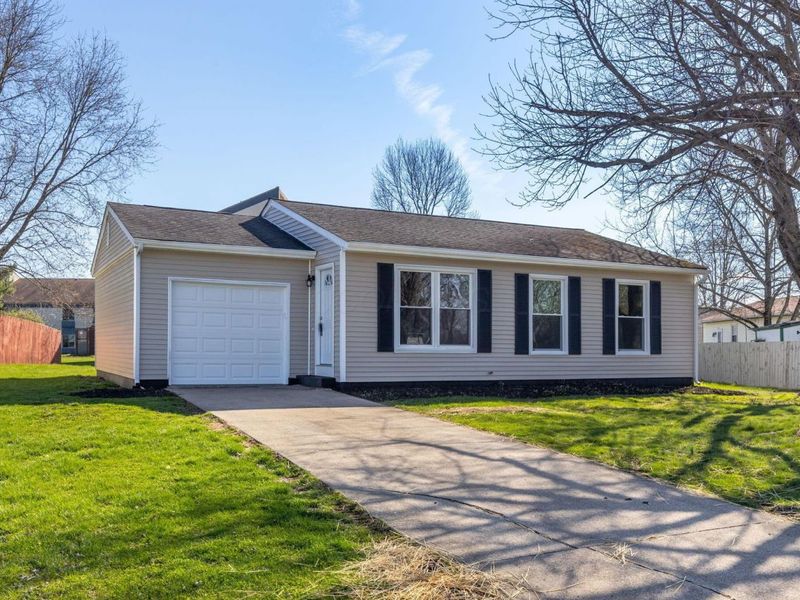 112 N Creekview Court, Baltimore, OH 43105 Photo 1