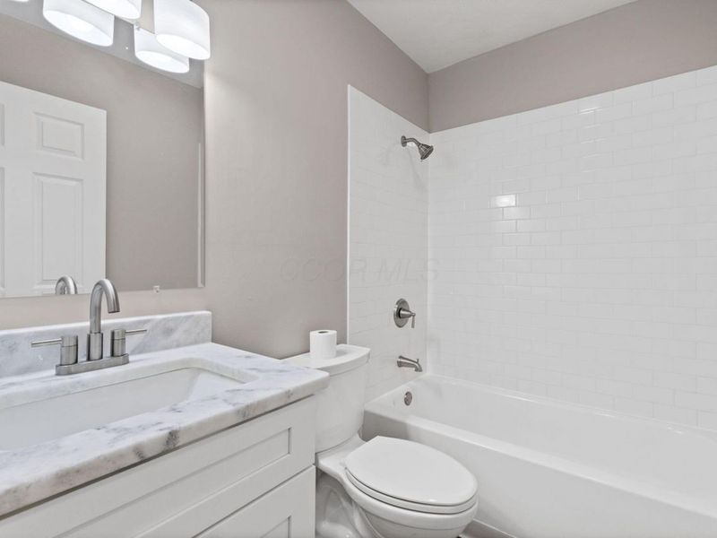 112 N Creekview Court, Baltimore, OH 43105 Photo 11