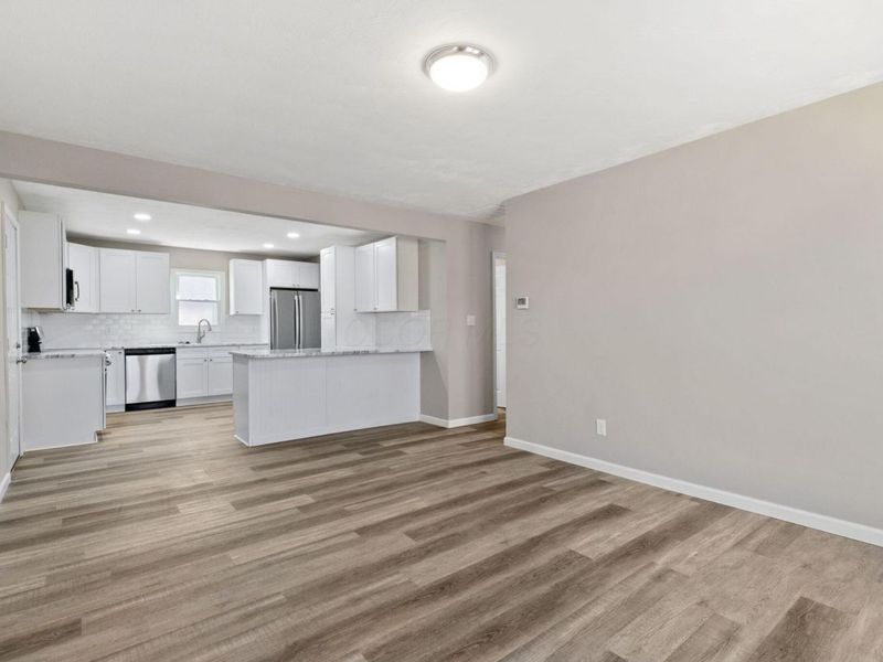 112 N Creekview Court, Baltimore, OH 43105 Photo 3