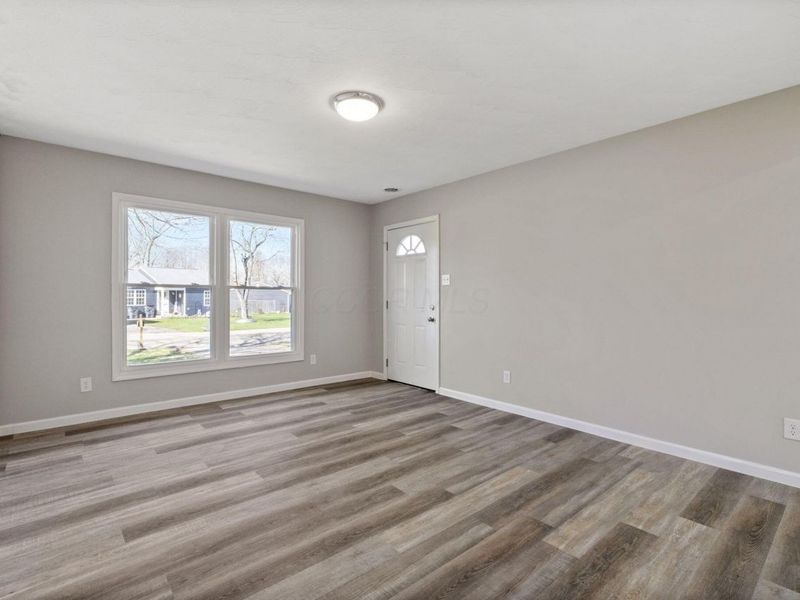 112 N Creekview Court, Baltimore, OH 43105 Photo 4