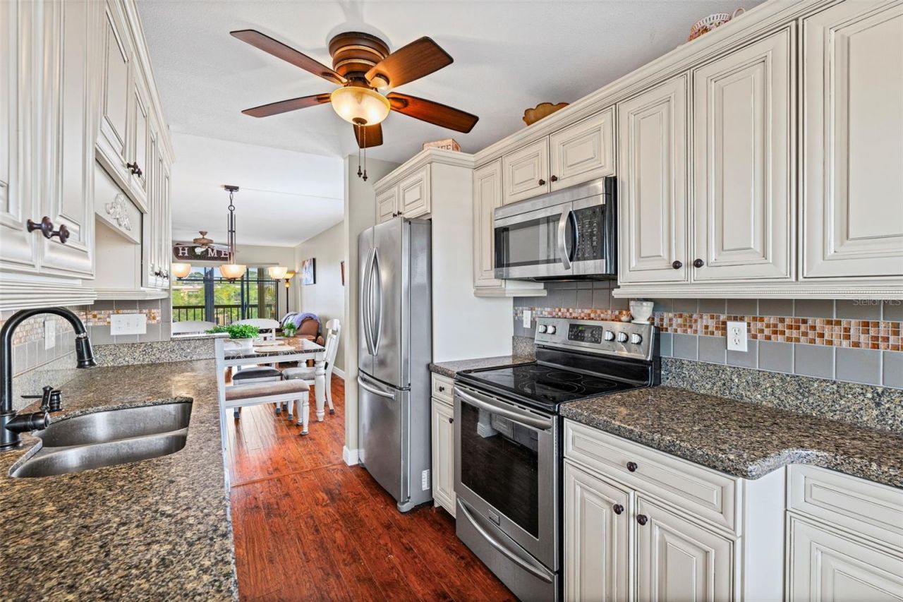 635 30th Avenue W, Unit F 401, Bradenton, FL 34205 Photo