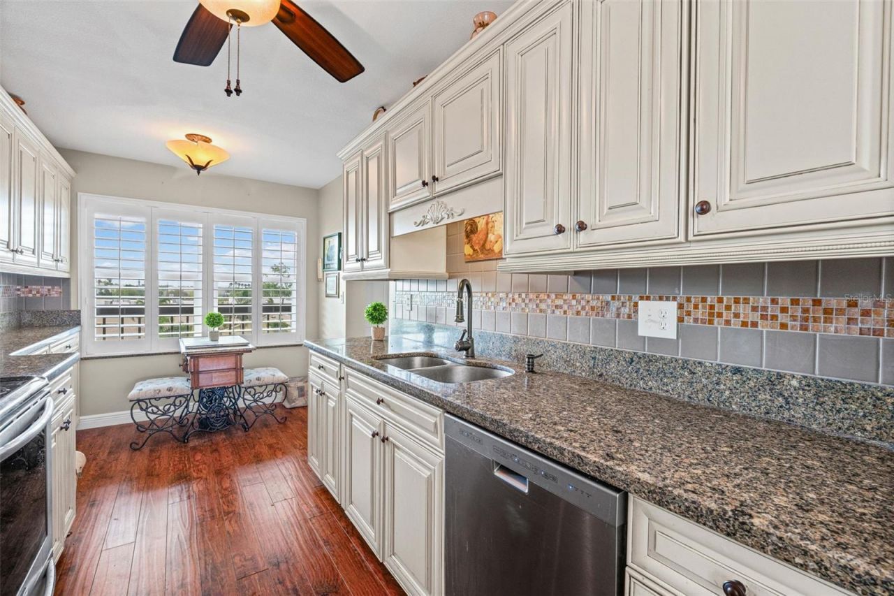 635 30th Avenue W, Unit F 401, Bradenton, FL 34205 Photo