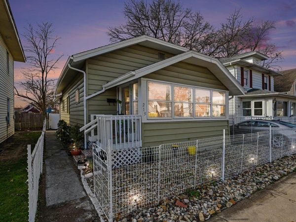 215 W Broadway Street, Mishawaka, IN 46545