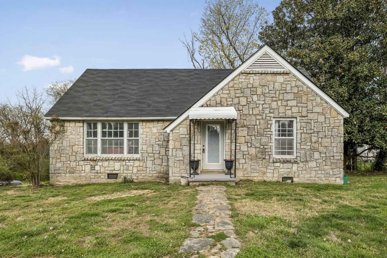 305 8th Ave S, Lewisburg, TN 37091 Main Photo