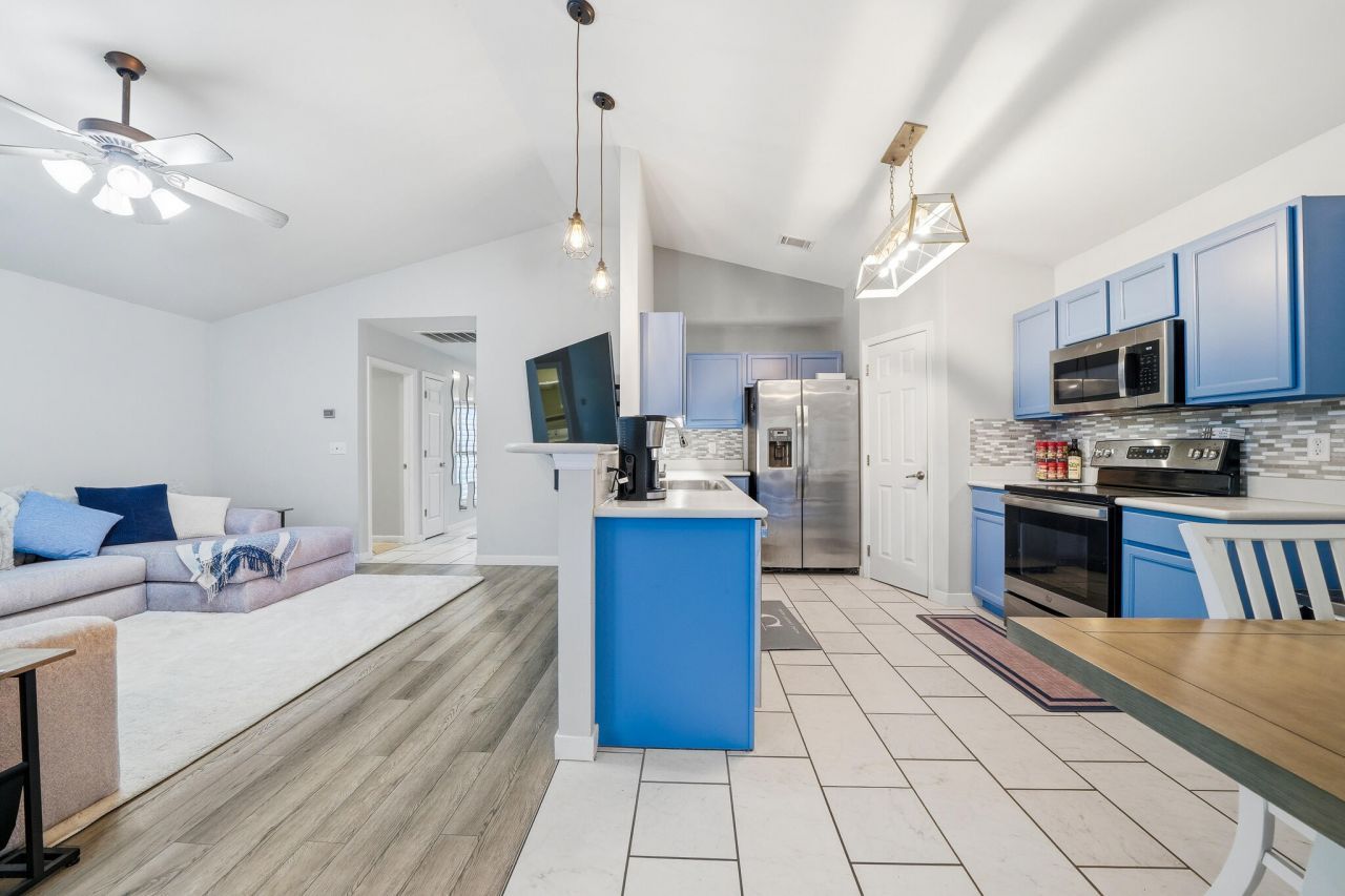 305 Sparkleberry Lane Photo 7