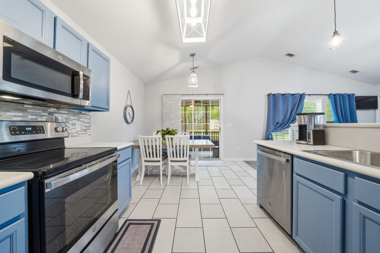 305 Sparkleberry Lane Photo 9