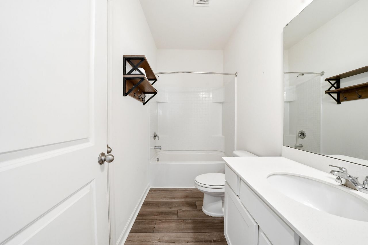 426 Pender Woods Drive Photo 16