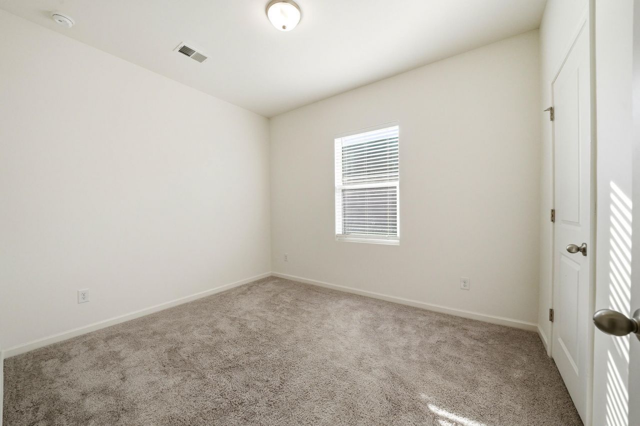 426 Pender Woods Drive Photo 17