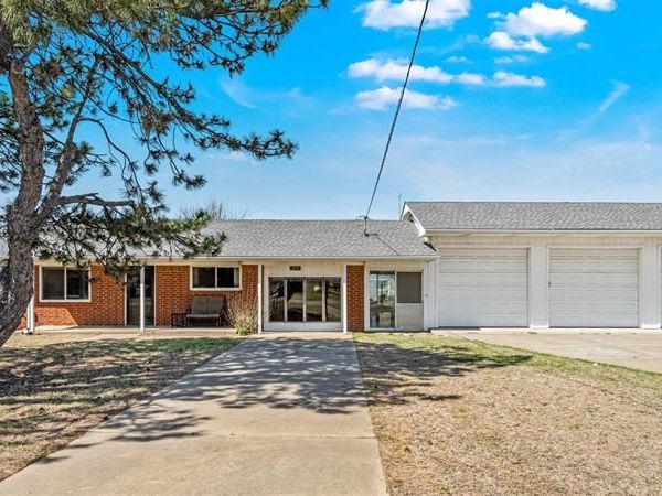210 Chickasha Avenue, Amber, OK 73004