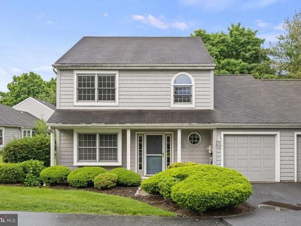 262 CRESCENT DRIVE , HERSHEY, PA 17033