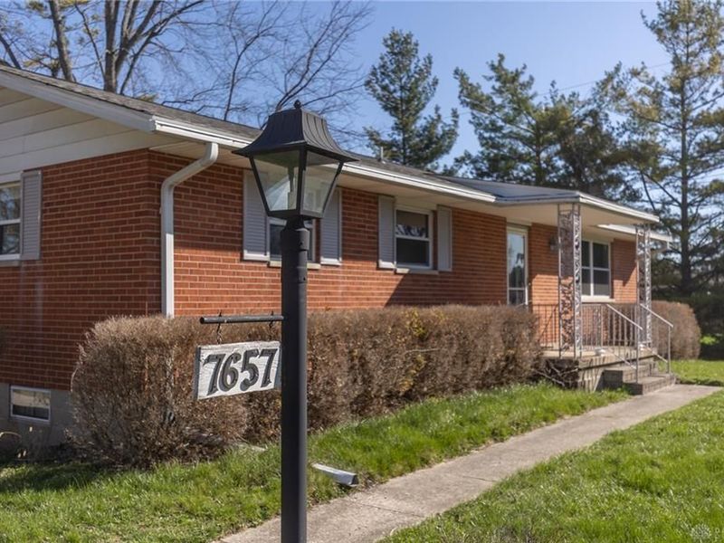 7657 Belle Plain Drive, Huber Heights, OH 45424 Photo 4