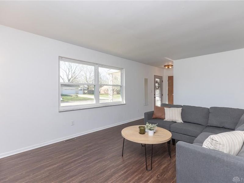 7657 Belle Plain Drive, Huber Heights, OH 45424 Photo 9