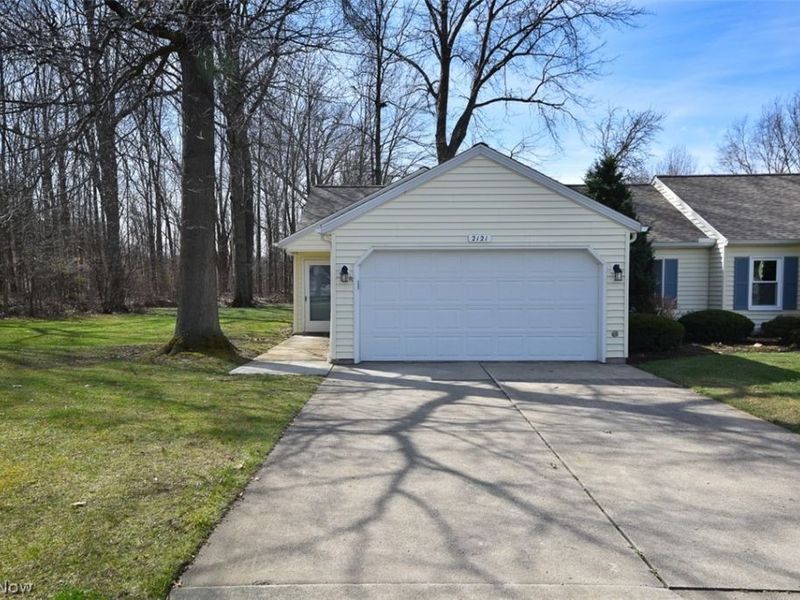 2121 Oakwood Court, Avon, OH 44011 Photo 1