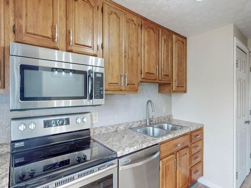 4625 Cox Drive, Unit B, Stow, OH 44224 Photo 6