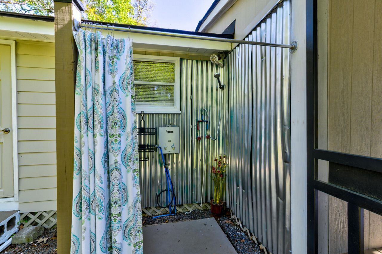 1164 Brownswood Road Photo 6