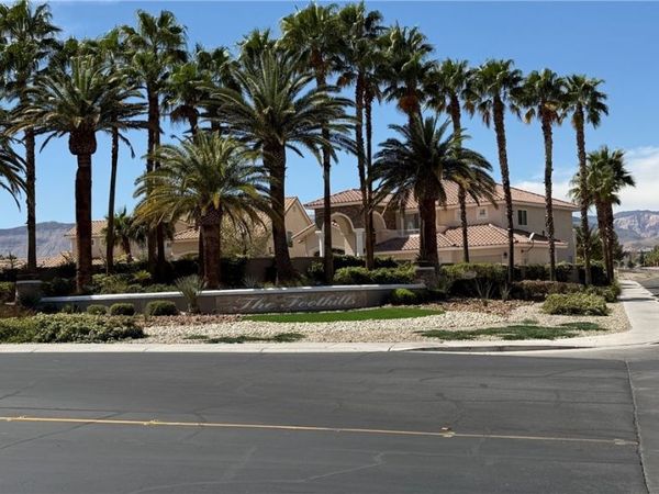 9625 Irvine Bay Court, Las Vegas, NV 89147