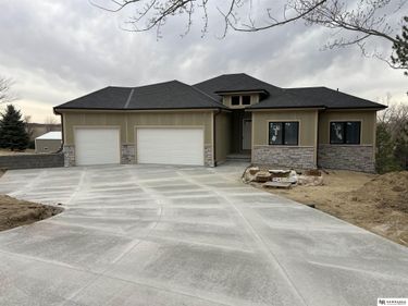 18400 Nicholas Road, Plattsmouth, NE 68048