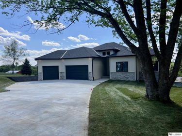 18400 Nicholas Road, Plattsmouth, NE 68048