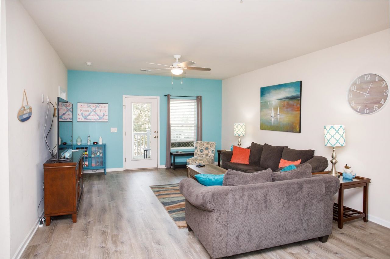 6253 Catalina Dr. Photo 4