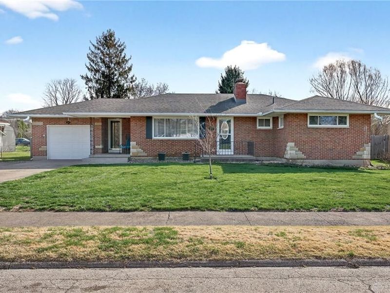 805 N Monroe Drive, Xenia, OH 45385 Photo 1