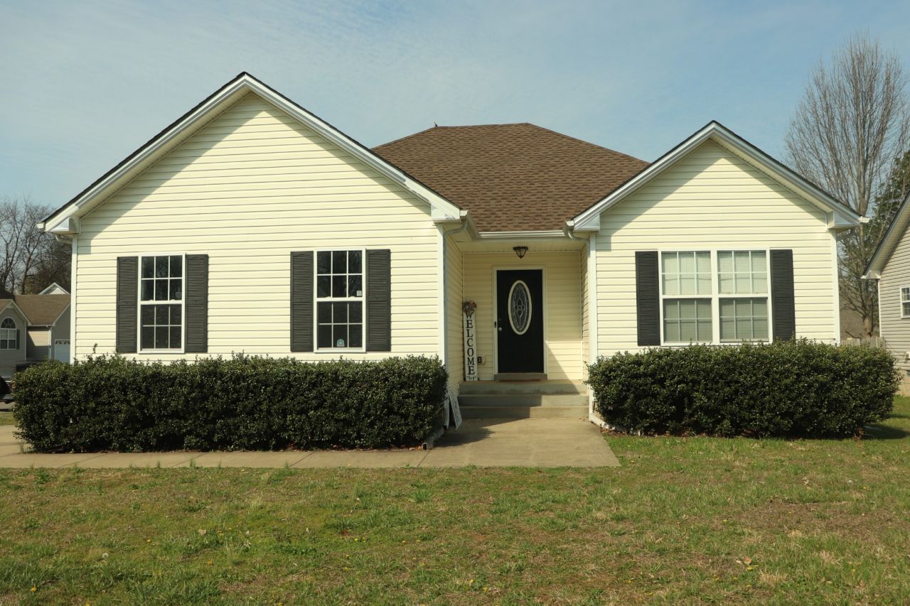303 Chalet Cir, Clarksville, TN 37040 Main Photo