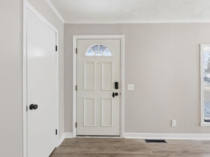 566 E 10th Street , Marysville, OH 43040 Photo 4