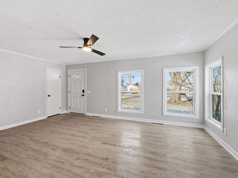 566 E 10th Street , Marysville, OH 43040 Photo 7