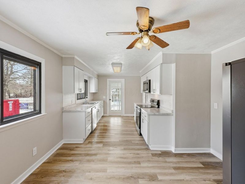 566 E 10th Street , Marysville, OH 43040 Photo 8