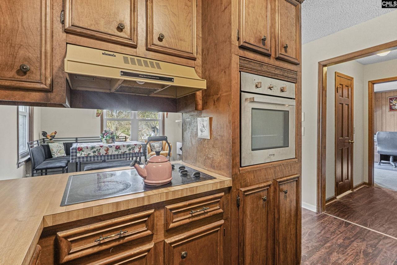 100 Dale Valley Road  Photo 11