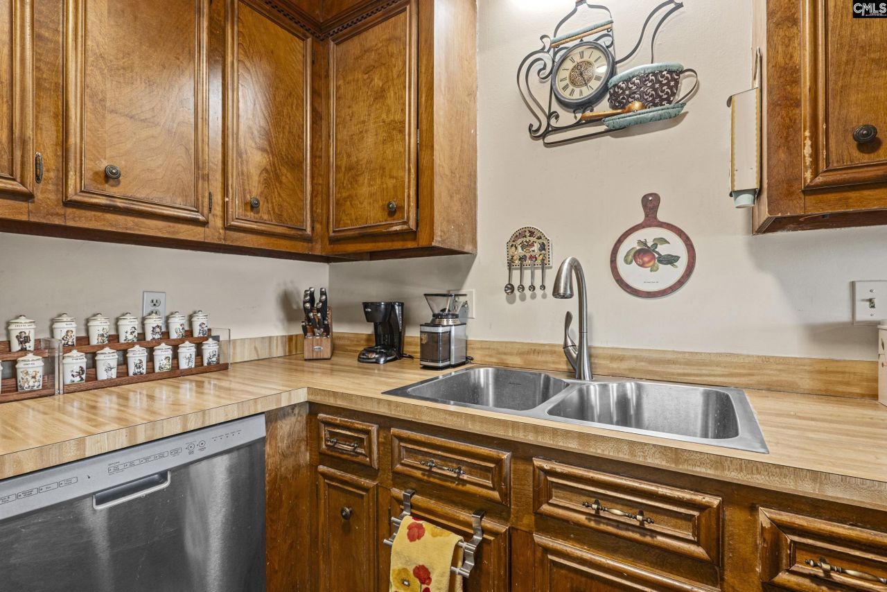 100 Dale Valley Road  Photo 12