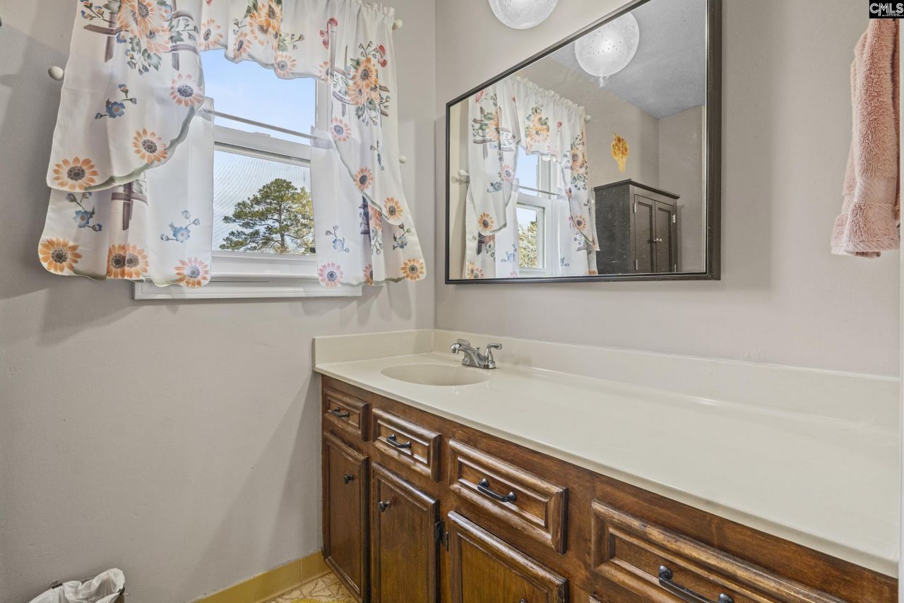 100 Dale Valley Road  Photo 23