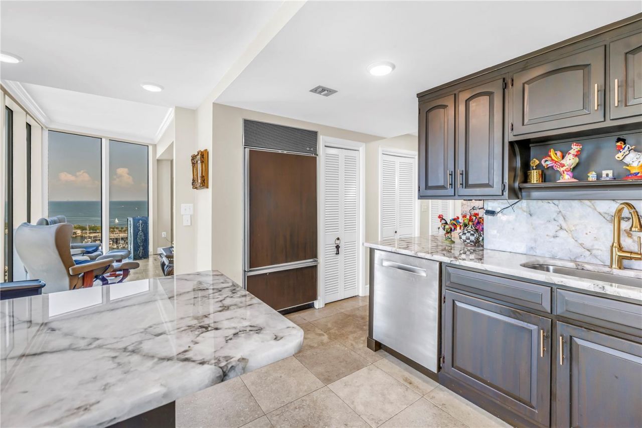 1 Beach Drive Se, Unit 1702, Saint Petersburg, FL 33701 Photo