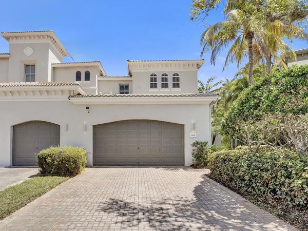 818 Spinnaker Drive E, Hollywood, FL 33019