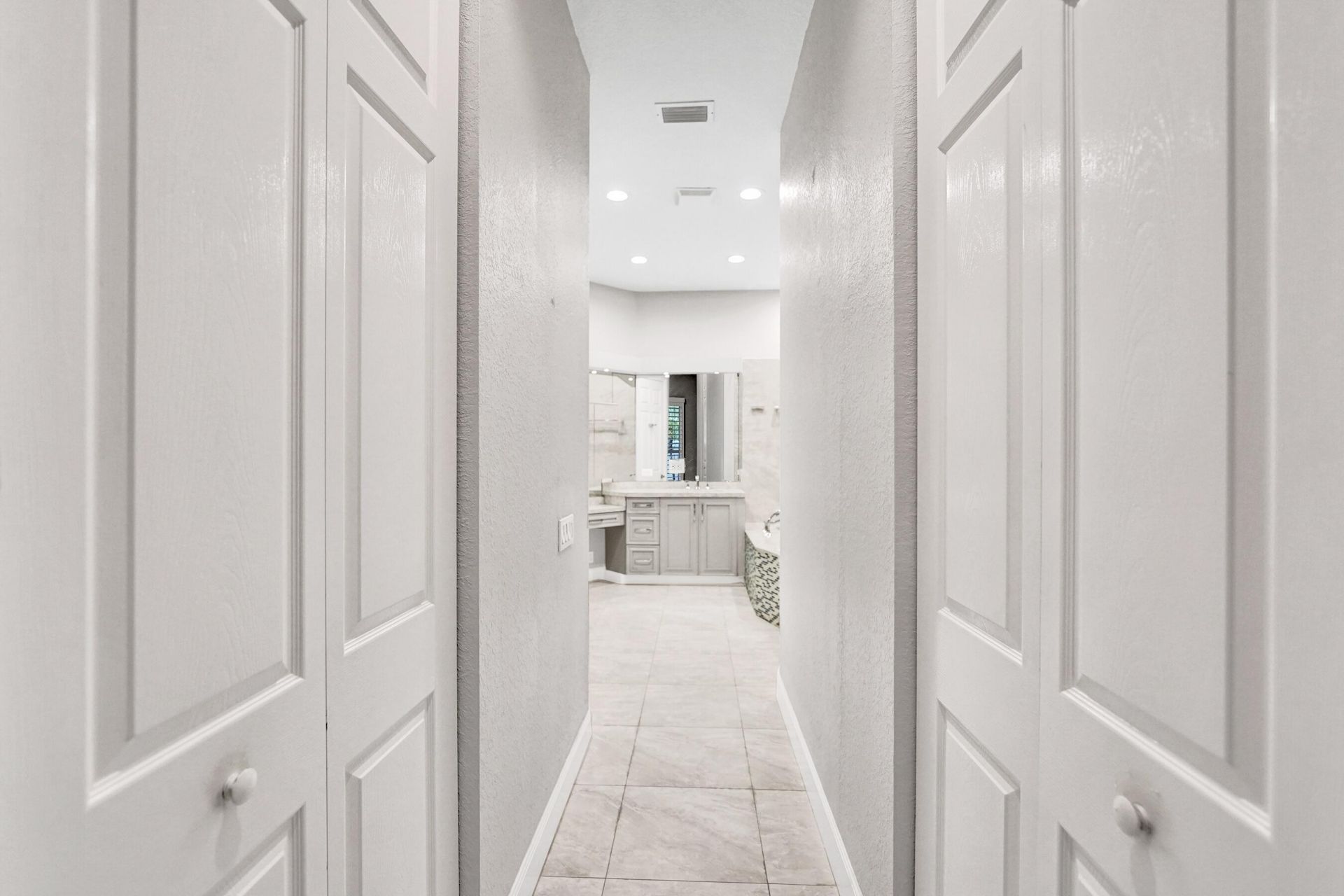 818 Spinnaker Drive E, Hollywood, FL 33019 Photo