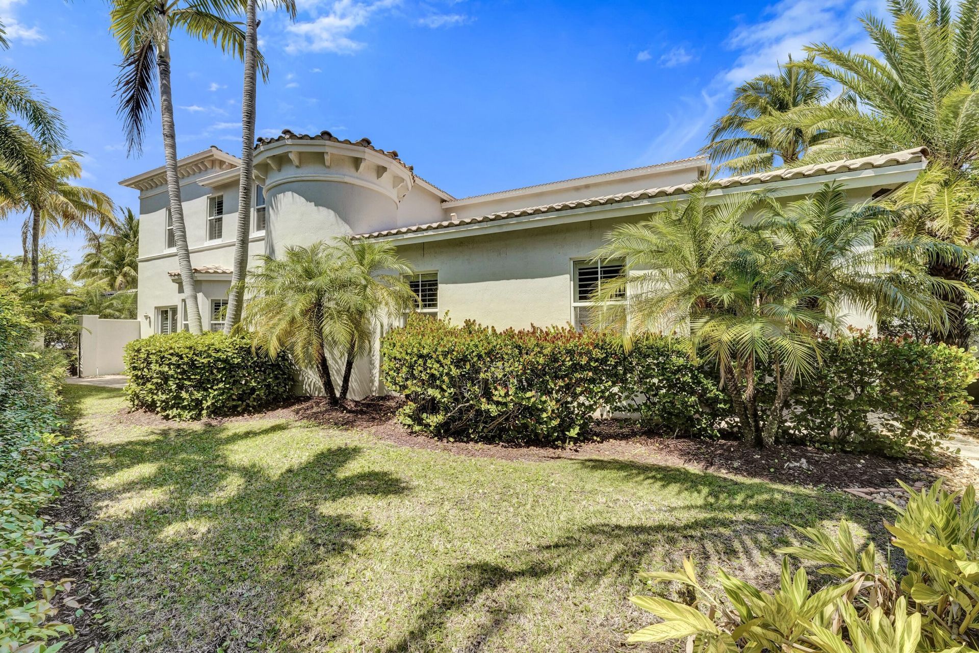 818 Spinnaker Drive E, Hollywood, FL 33019 Photo