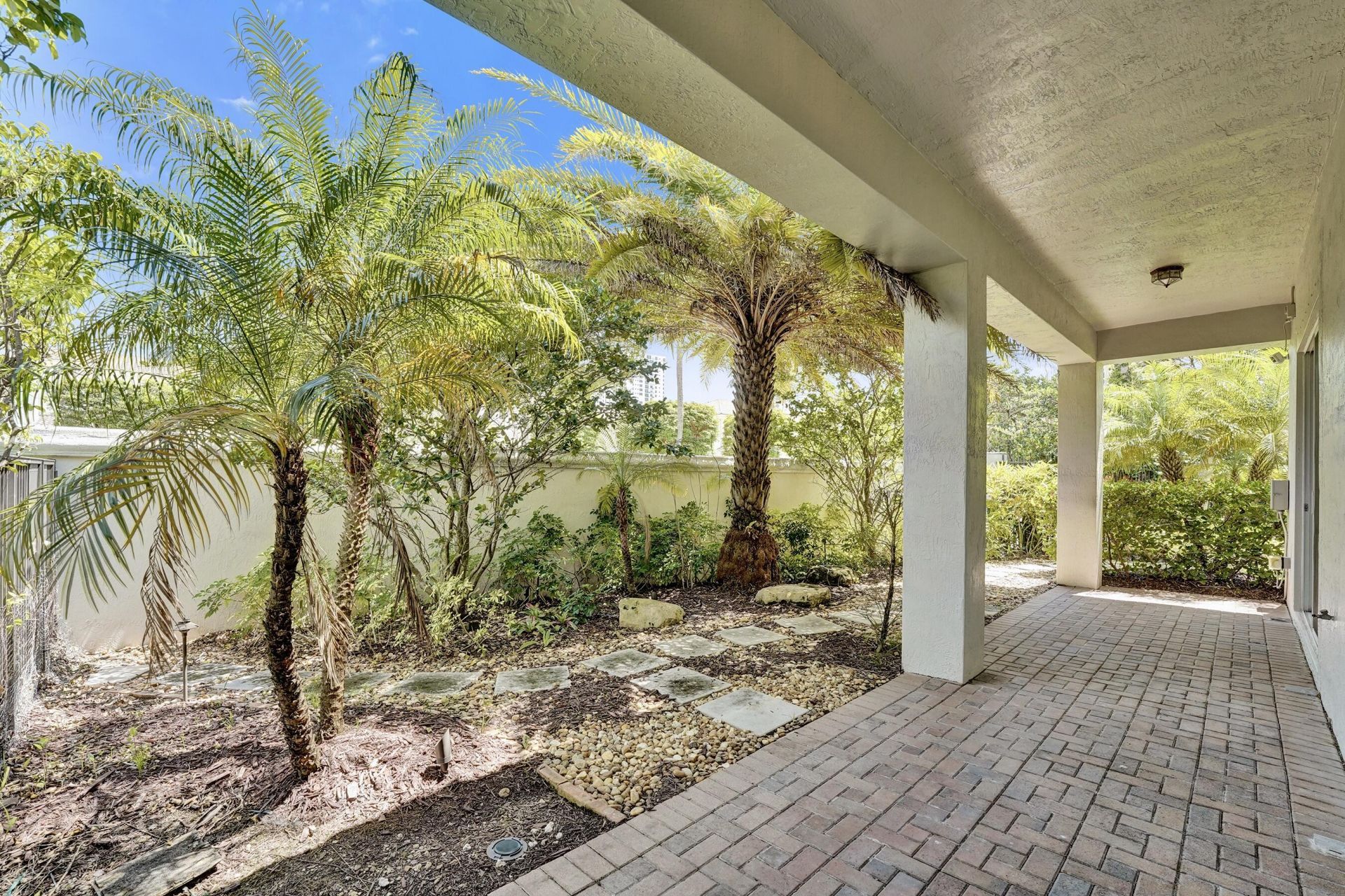 818 Spinnaker Drive E, Hollywood, FL 33019 Photo