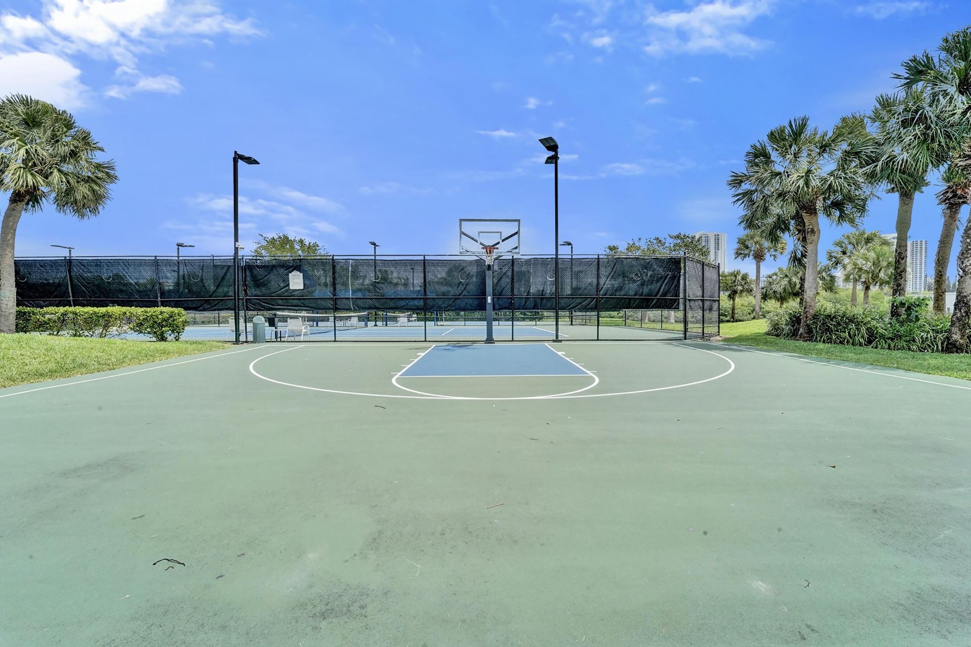 818 Spinnaker Drive E, Hollywood, FL 33019 Photo