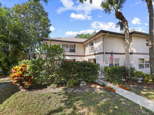 31 Clinton Court, Unit B, Royal Palm Beach, FL 33411