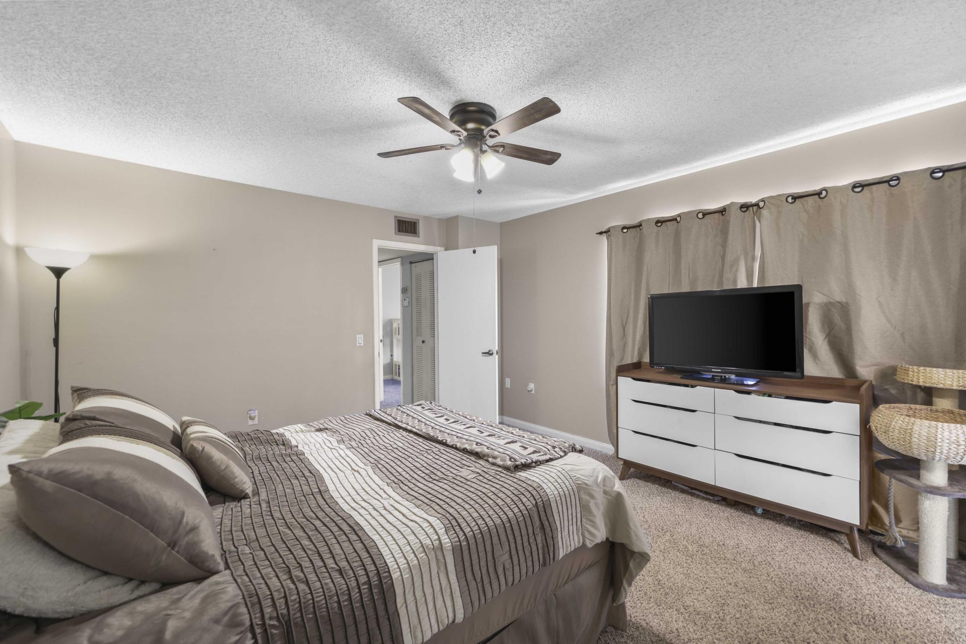 31 Clinton Court, Unit B, Royal Palm Beach, FL 33411 Photo