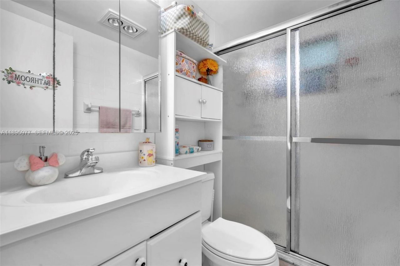 2324 Van Buren Street, Unit 204, Hollywood, FL 33020 Photo