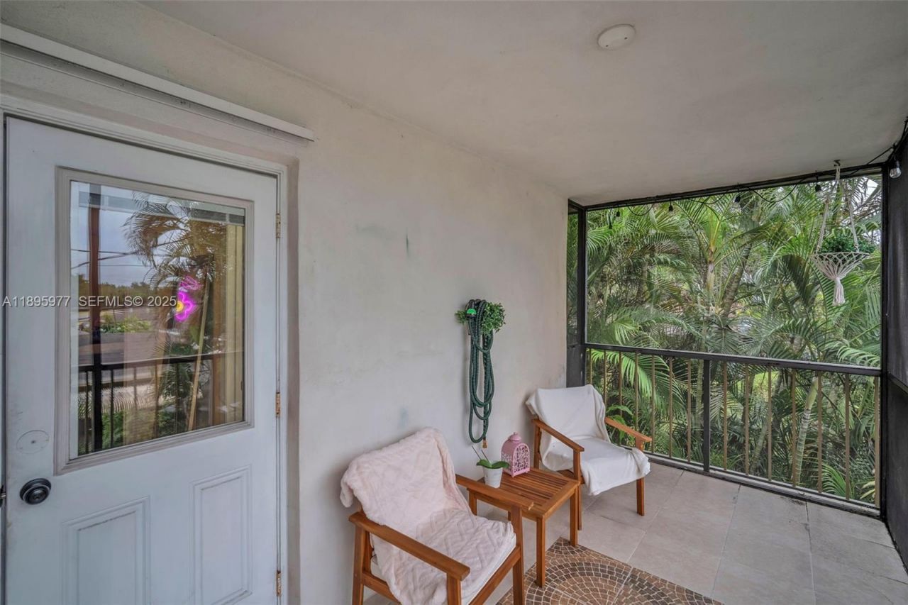 2324 Van Buren Street, Unit 204, Hollywood, FL 33020 Photo